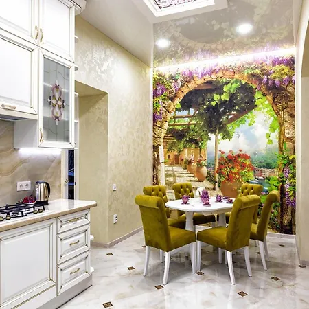 Apartamento 2 Bedroom Tykha Street Center With Parking Place Lviv