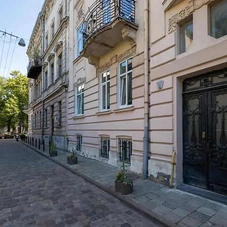 Apartamento 2 Bedroom Tykha Street Center With Parking Place