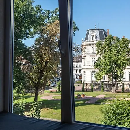 2 Bedroom Tykha Street Center With Parking Place Apartamento Lviv