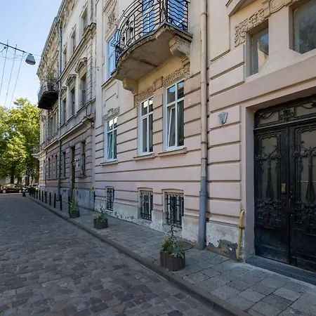 Apartamento 2 Bedroom Tykha Street Center With Parking Place