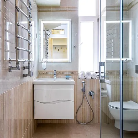 2 Bedroom Tykha Street Center With Parking Place Lägenhet Lviv